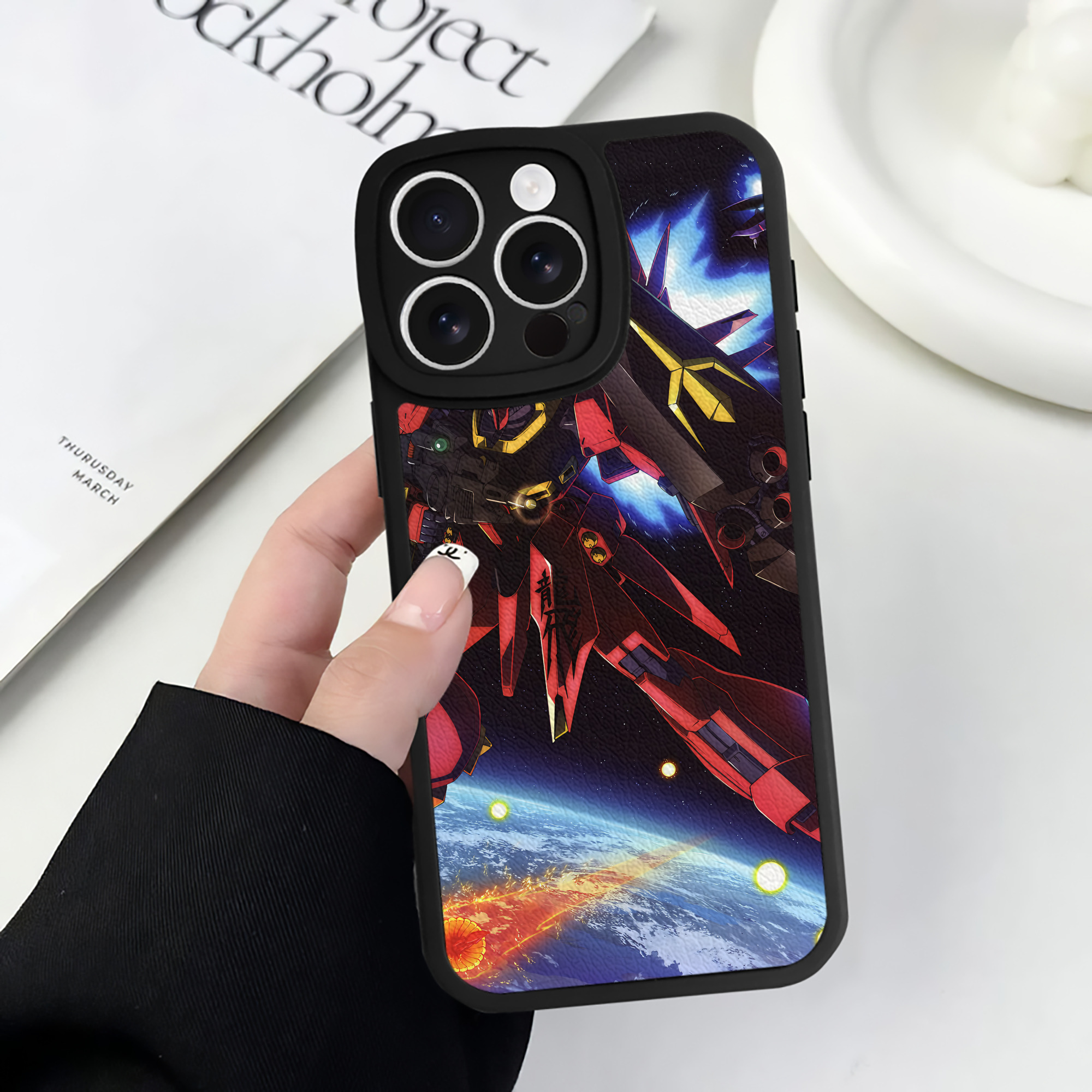 （画像用） 機動戦士ガンダム Mobile Suit Gundam 【iPhone 16シリーズ対応】シリコンスマホケース（レザー調） 材質：シリコン